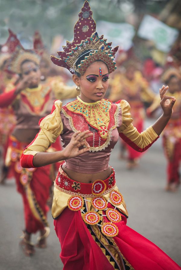 Girls dancing for Sri Lanka