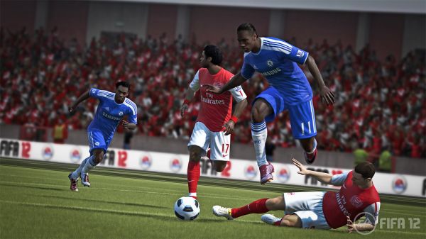 FIFA 12 Xbox 360: Drogba jumping over tackle