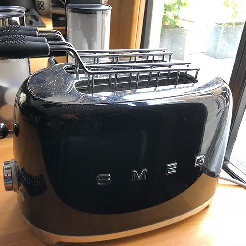 Is this the toaster you buy if you *are* a Red Dwarf fan or the one because you've never heard or Red Dwarf?