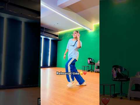 Rehearsal time😘❤️#kashishpatel #dance #mastimoment #dancepractice #trendingsong #viralsong